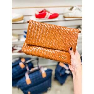 NEW PRETTY SIMPLE women's wrenlee woven flap crossbody bag in brown